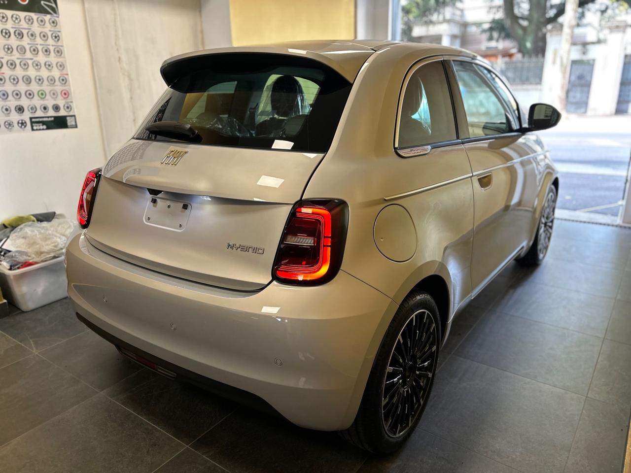 Fiat 500 1.0 Hybrid La Prima *** KM0 * GARANZIA UFFICIALE 2 ANNI ESENZIONE BOLLO 2027 ***