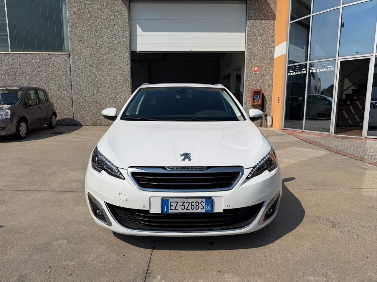 Peugeot 308 BlueHDi 120 S&S EAT6 SW Allure
