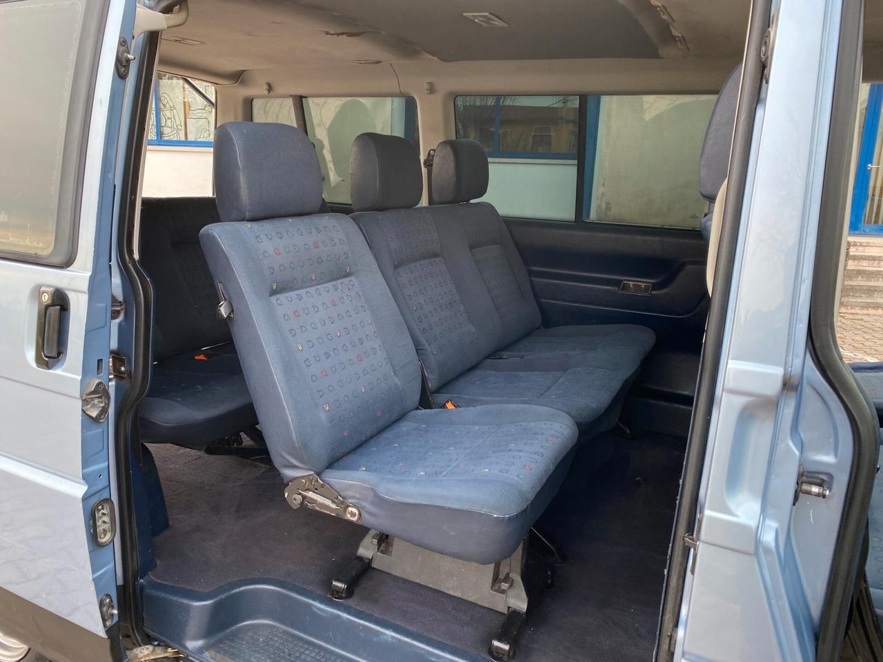 Volkswagen Caravelle 2.5 TDI 6Posti Autocarro