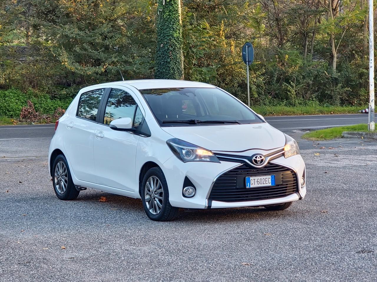 Toyota Yaris 1.0 5 porte Lounge 69 cv 2016-E6 Manuale NEO