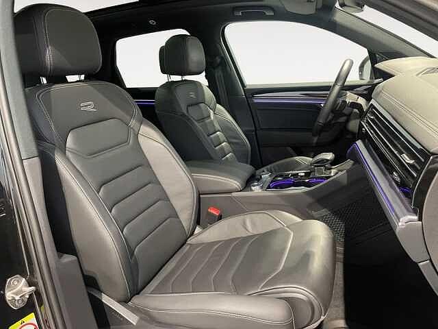 Volkswagen Touareg 3ª serie 3.0TDI V6 231CV R-Line - TECH PACK