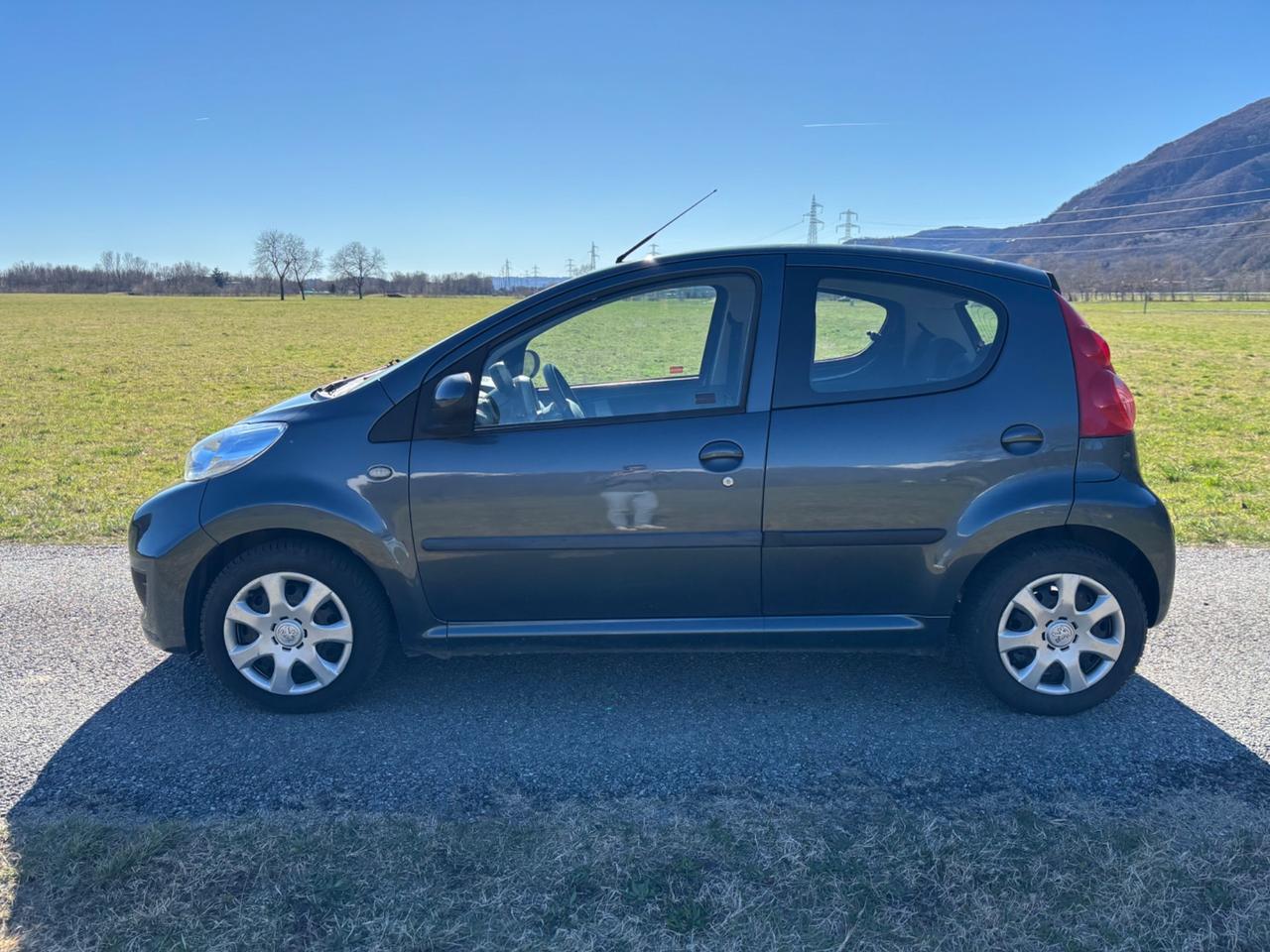 Peugeot 107 5 porte PERFETTA IN TUTTO!