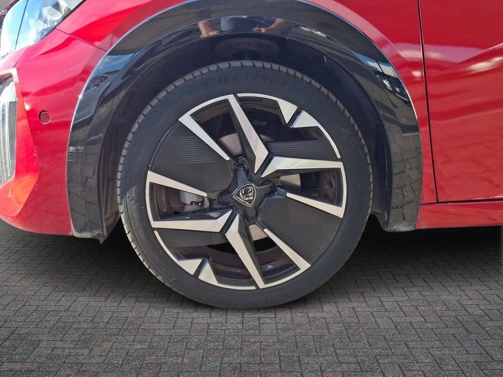 Peugeot 208 1.2 hybrid GT 136cv e-dcs 6
