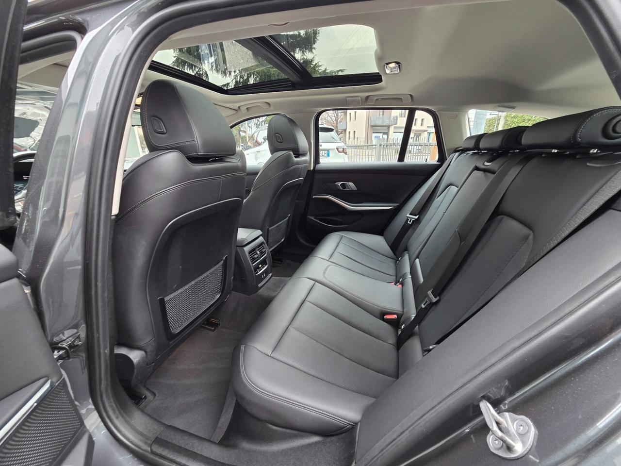 Bmw 318i Touring 2.0 156cv AUT. LUXURY/TETTO+PELLE+LED