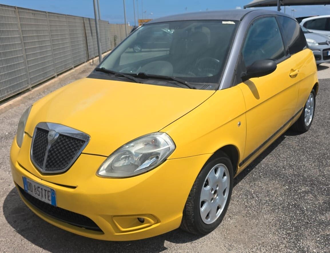 Lancia Ypsilon 1.3 MJT 105 CV Sport MomoDesign