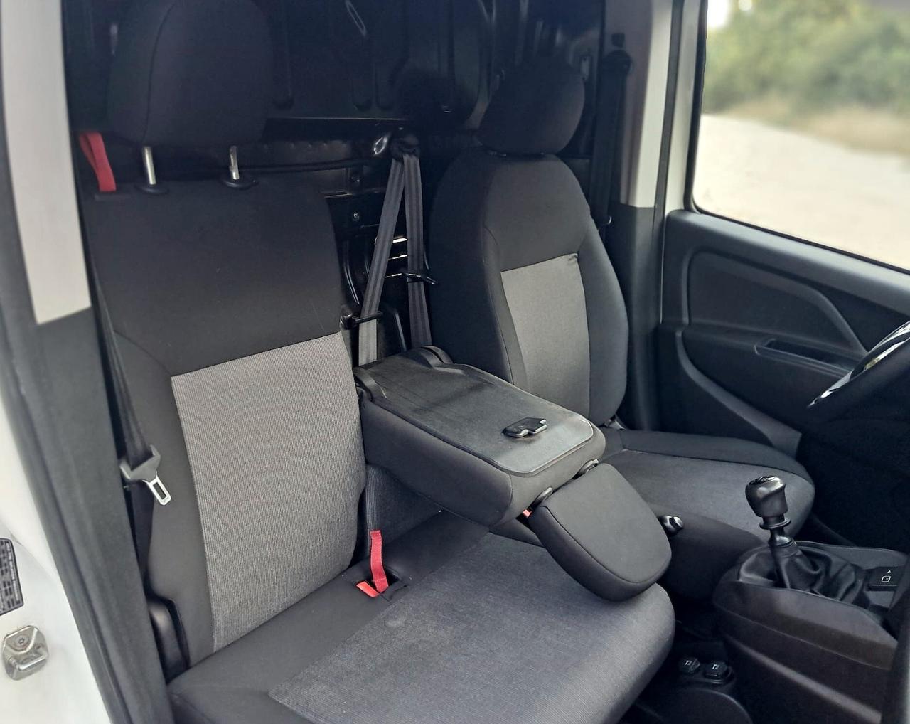 Fiat Doblo 1.6 MJT 105CV S&S PC-TN Cargo Lounge - 3 posti - Doppia porta laterale e voletto posteriore