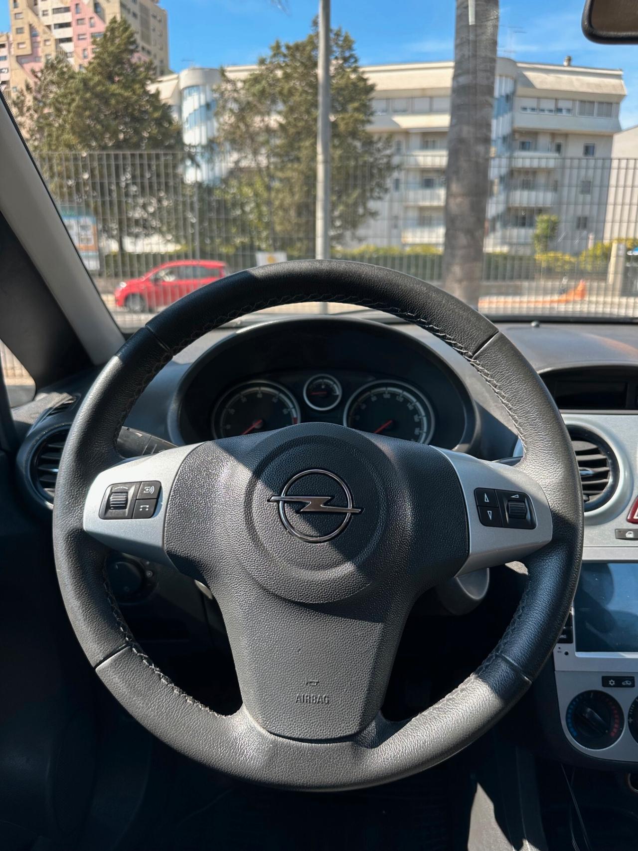 OPEL CORSA 1.2 GPL 2010 OK NEOPATENTATI