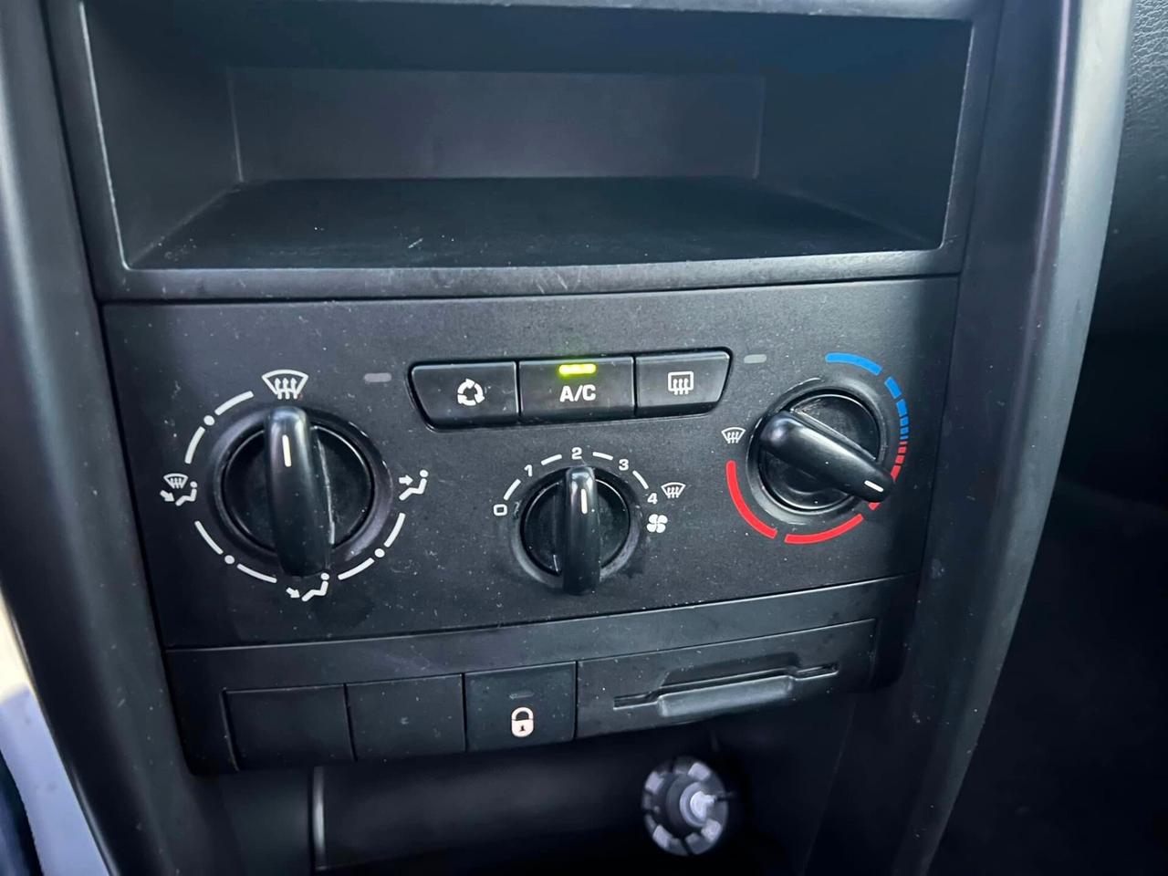 Peugeot 207 1.4 HDi 70CV 3p. -VAN-