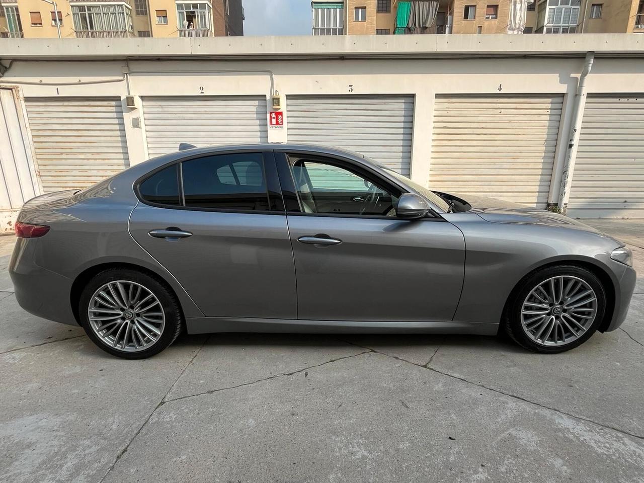 Alfa Romeo Giulia 2.2 Turbodiesel 180 CV AT8 Business Sport Launch Ed.