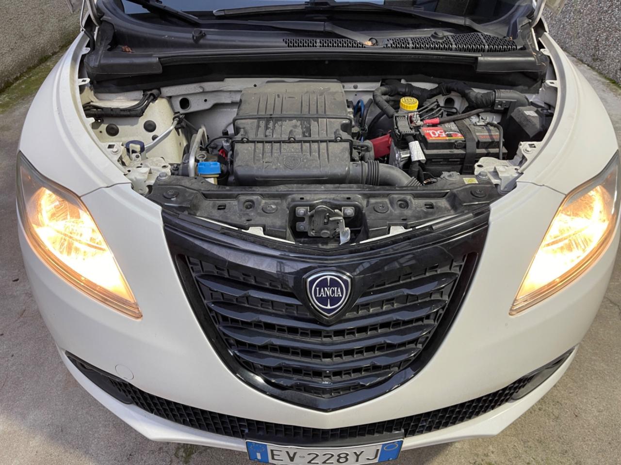 Lancia Ypsilon 1.2 benzina euro6b neopatentati