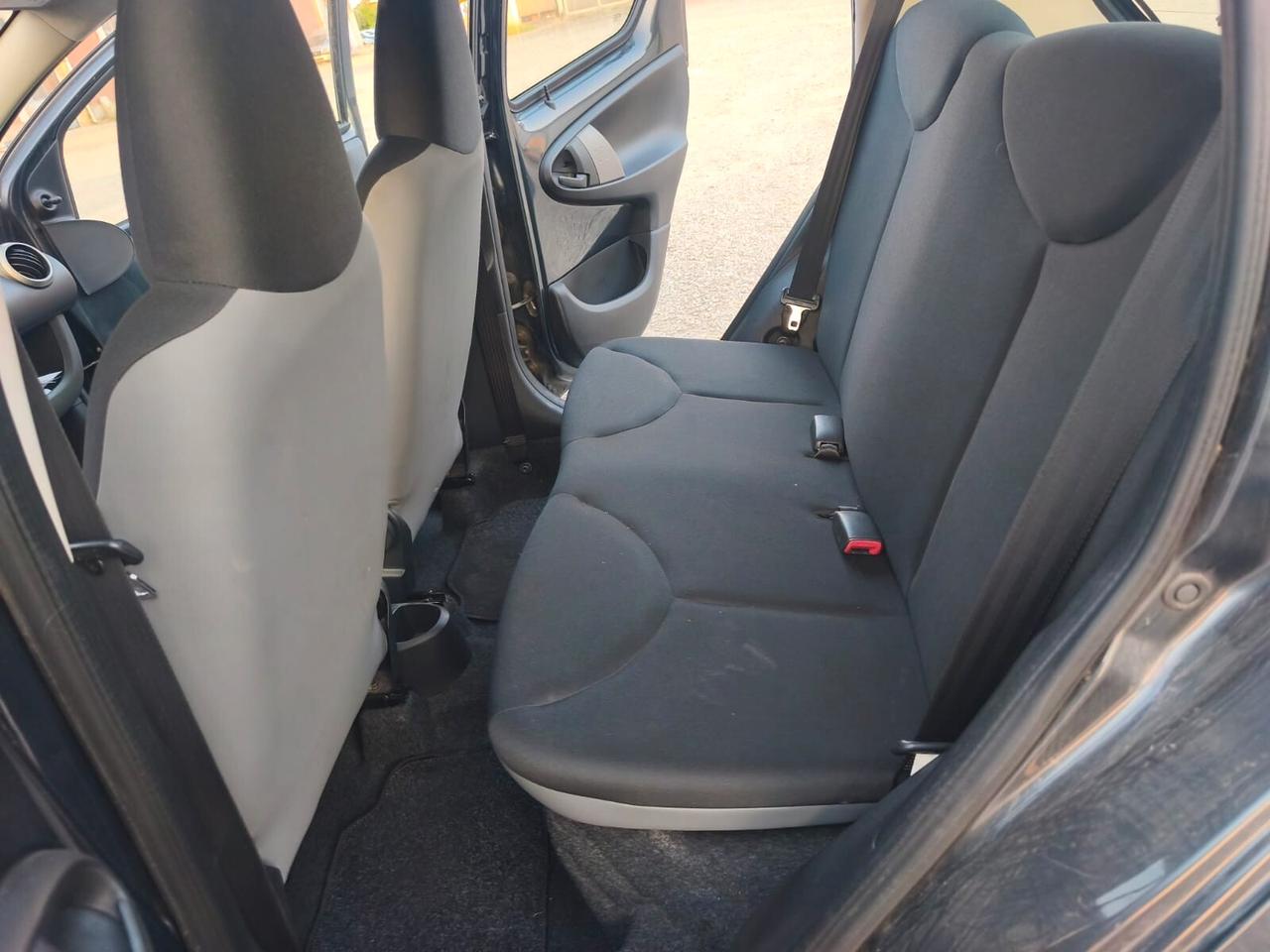 Toyota Aygo 2013---1.0 Benzina Neopatentati