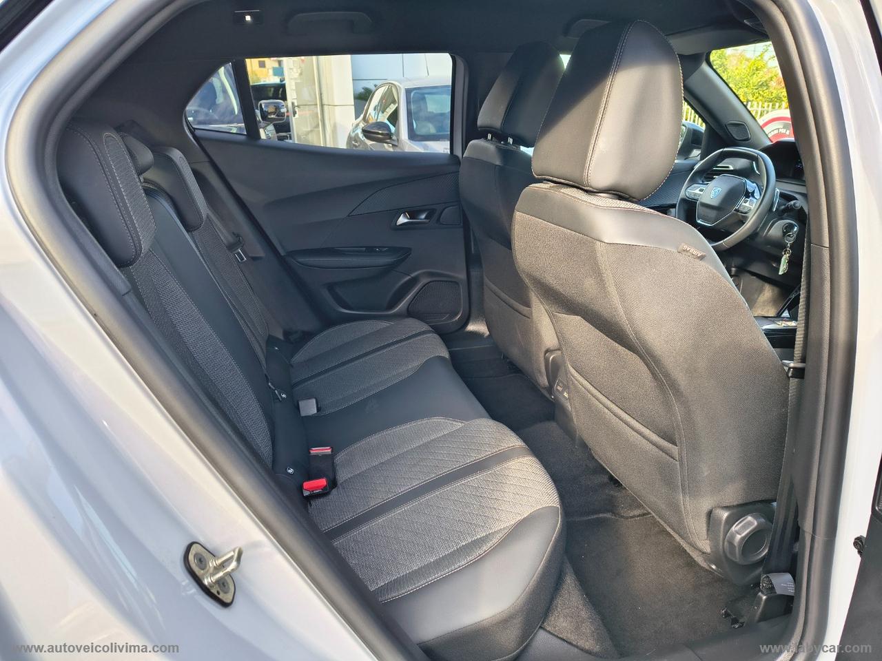 PEUGEOT 2008 BlueHDi 130 S&S EAT8 Allure