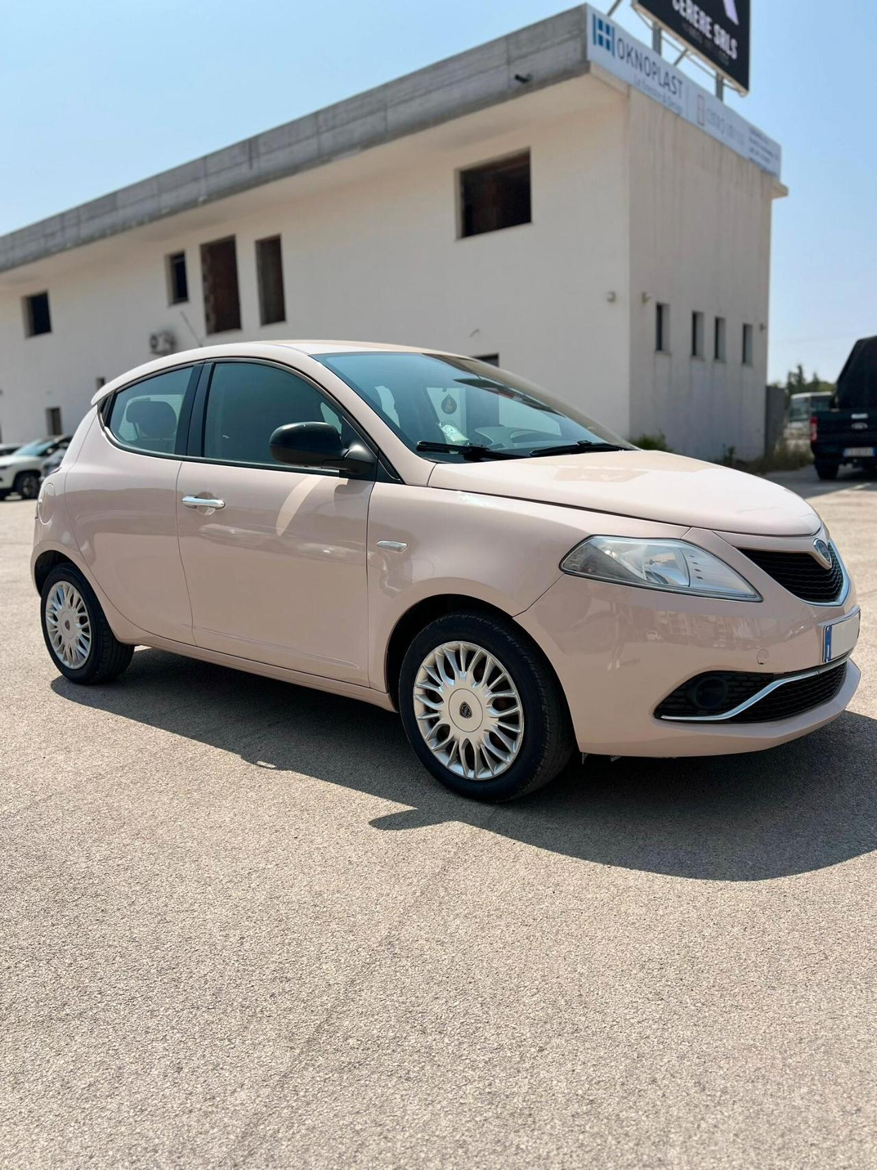 Lancia Ypsilon 1.2 69 CV 5 porte Gold