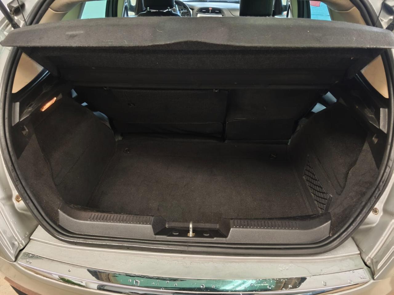 Lancia Delta 1.6 MJT DPF 105 CV Silver