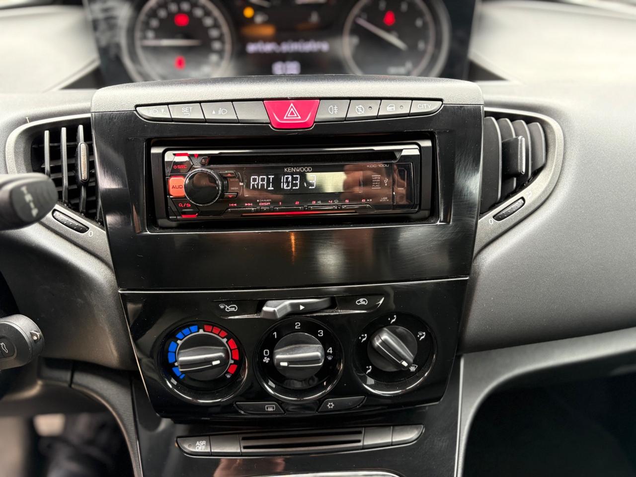 Lancia Ypsilon 1.3 MJT 16V 95 CV 5 porte S&S Silver