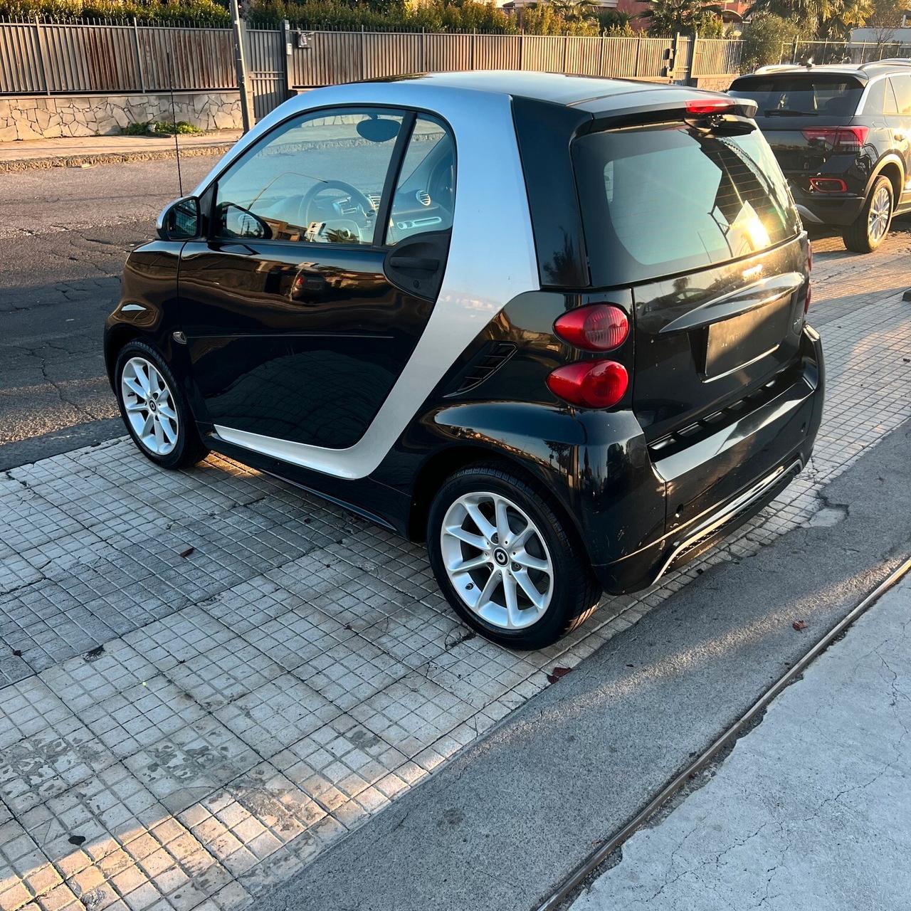 Smart ForTwo 1000 52 kW MHD coupé passion
