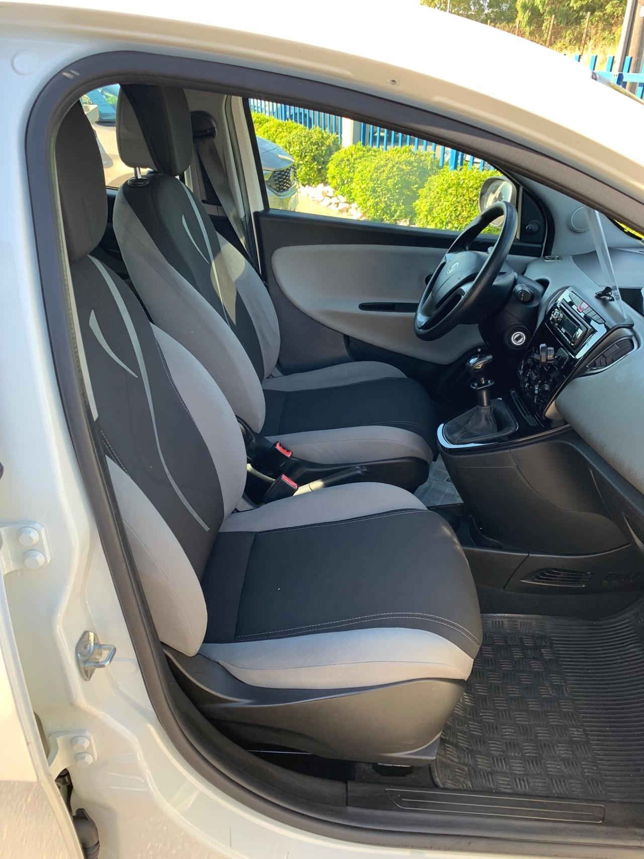 Lancia Ypsilon 1.2 69 CV 5 porte Gold