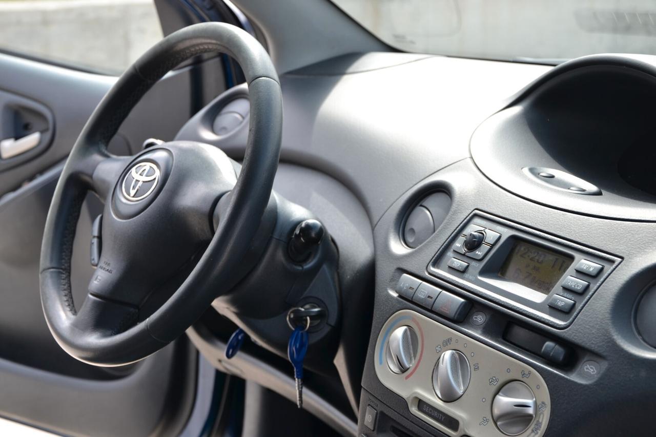 Toyota Yaris 1.0i 16V cat 5 porte Sol