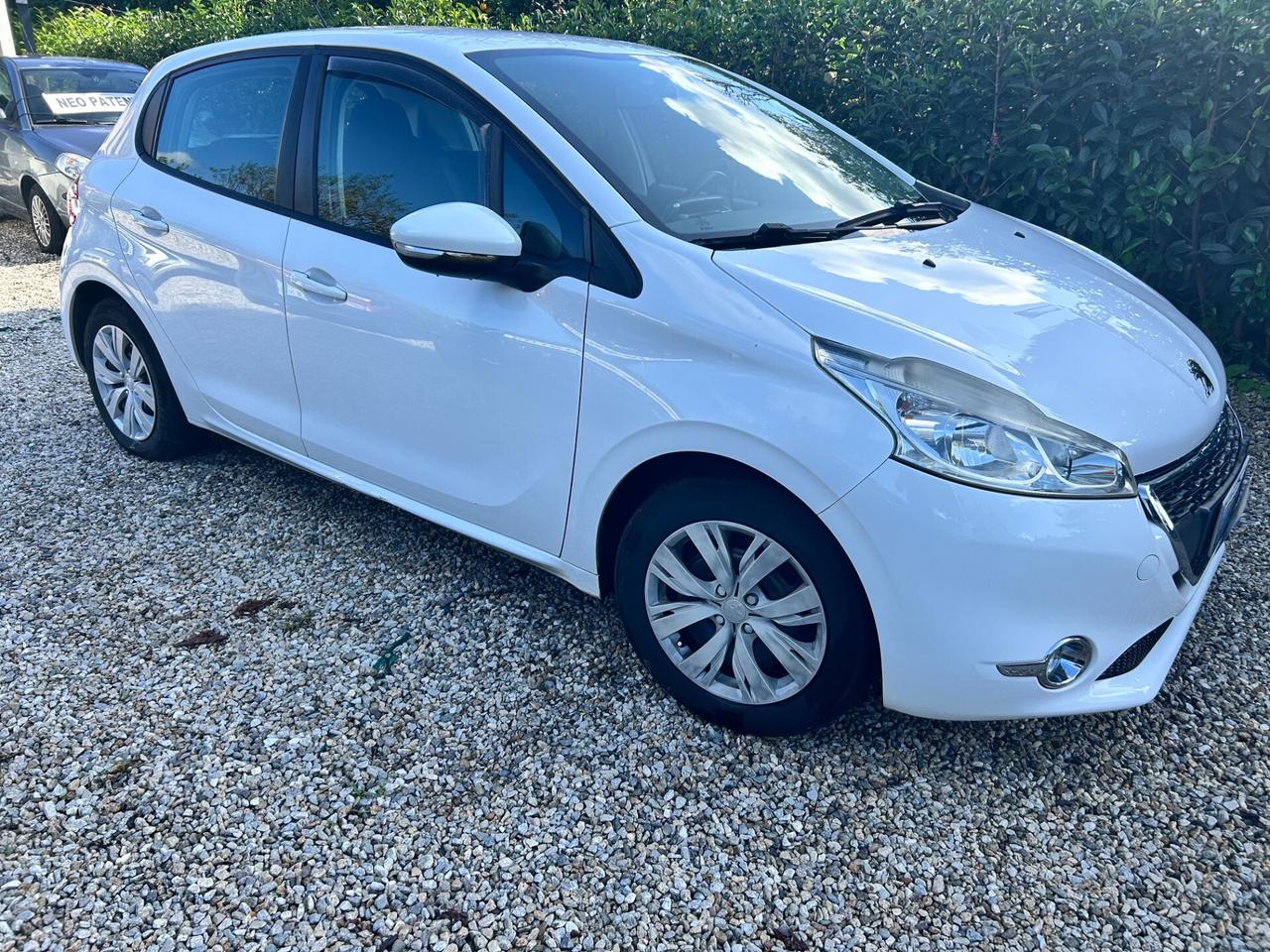 Peugeot 208 1.4 HDi 68 CV 5 porte Allure