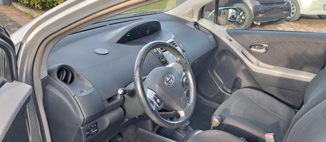 TOYOTA Yaris 1.3 5 porte Sol cambio automatico