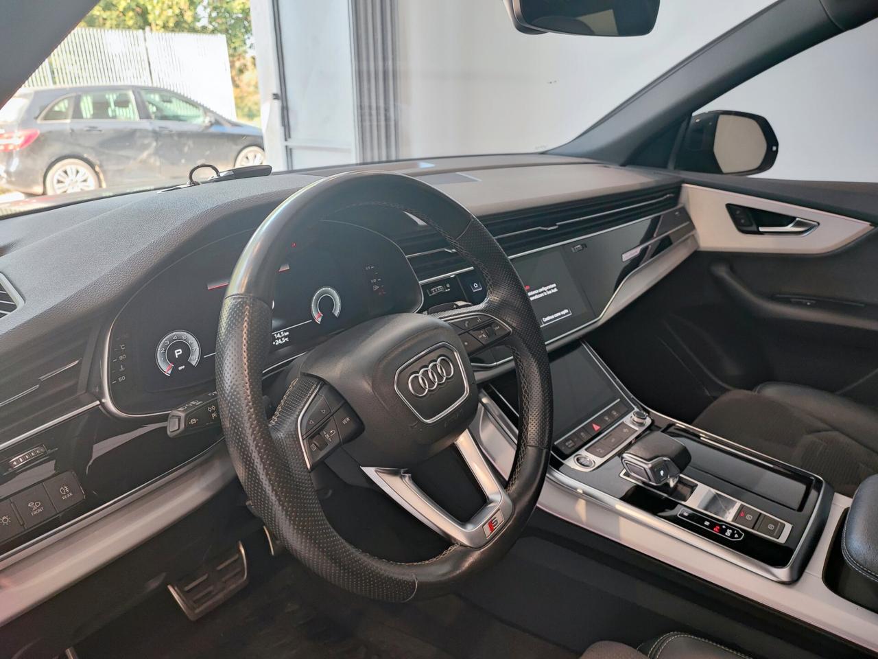 Audi Q8 55 TFSI e quattro tiptronic Sport