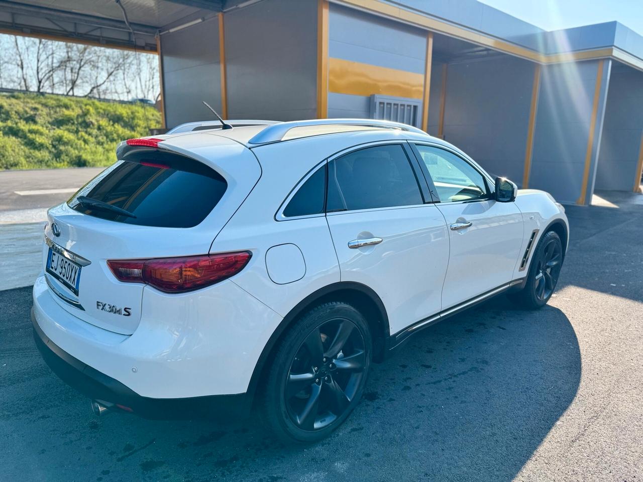 Infiniti FX30d 3.0 DIESEL 2011 TOP!