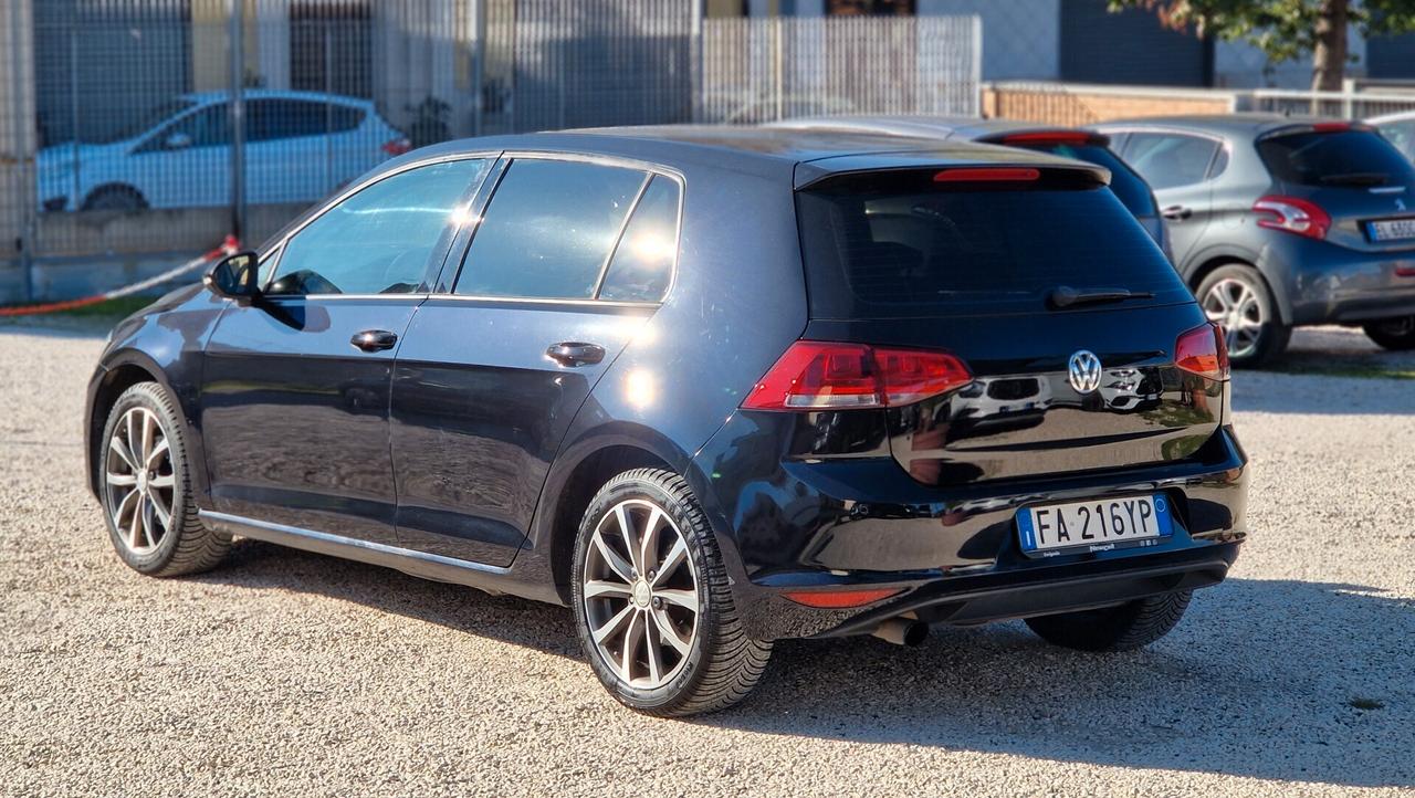 Volkswagen Golf 1.6 TDI 110cv BIXENON RETROCAM NAVI