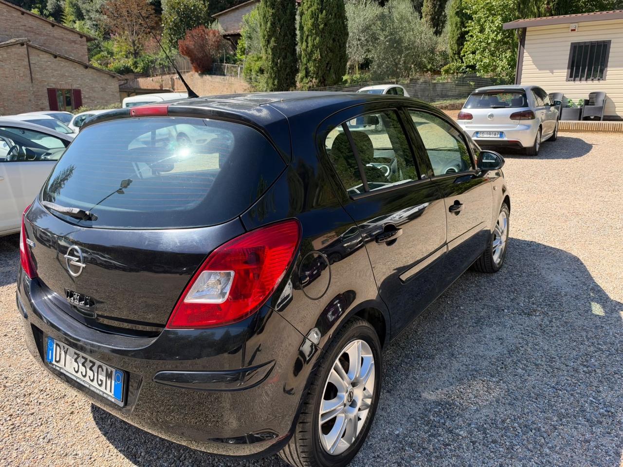 Opel Corsa 1.2 5 porte Club