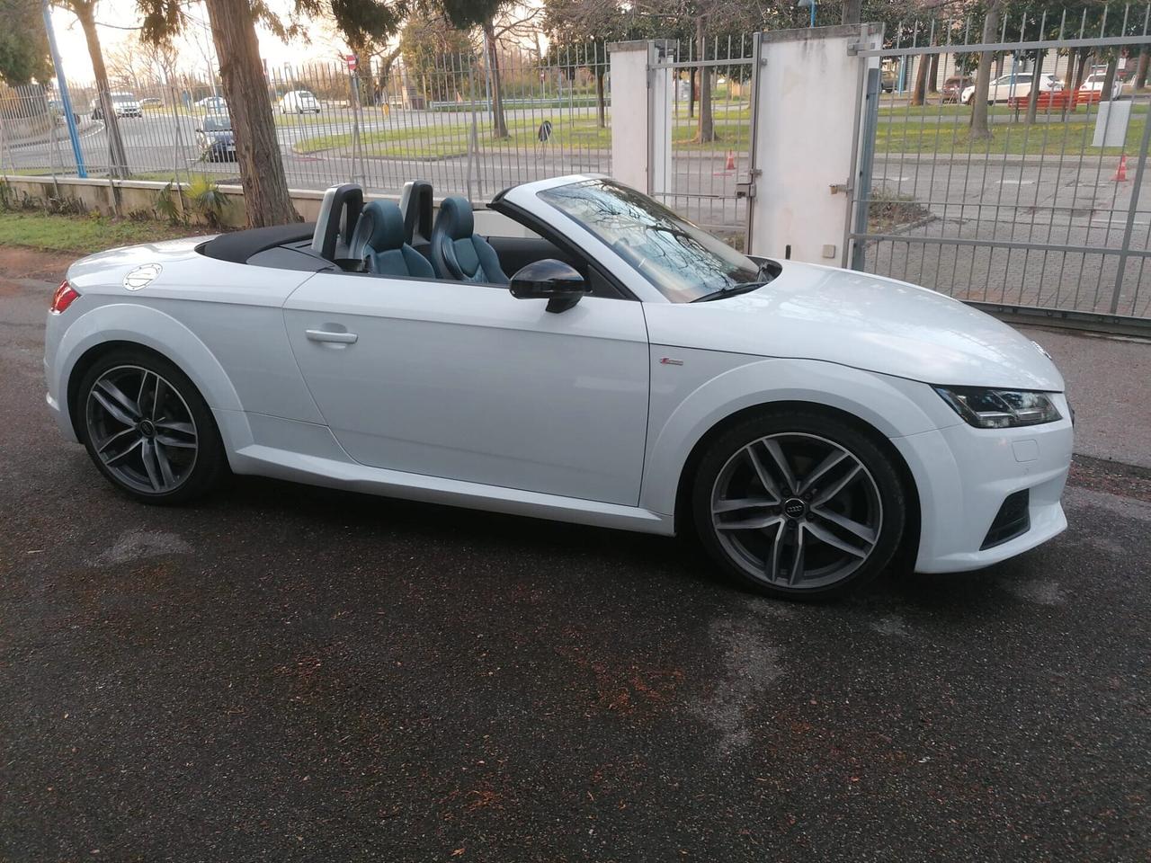Audi TT Roadster 1.8 TFSI S tronic Design