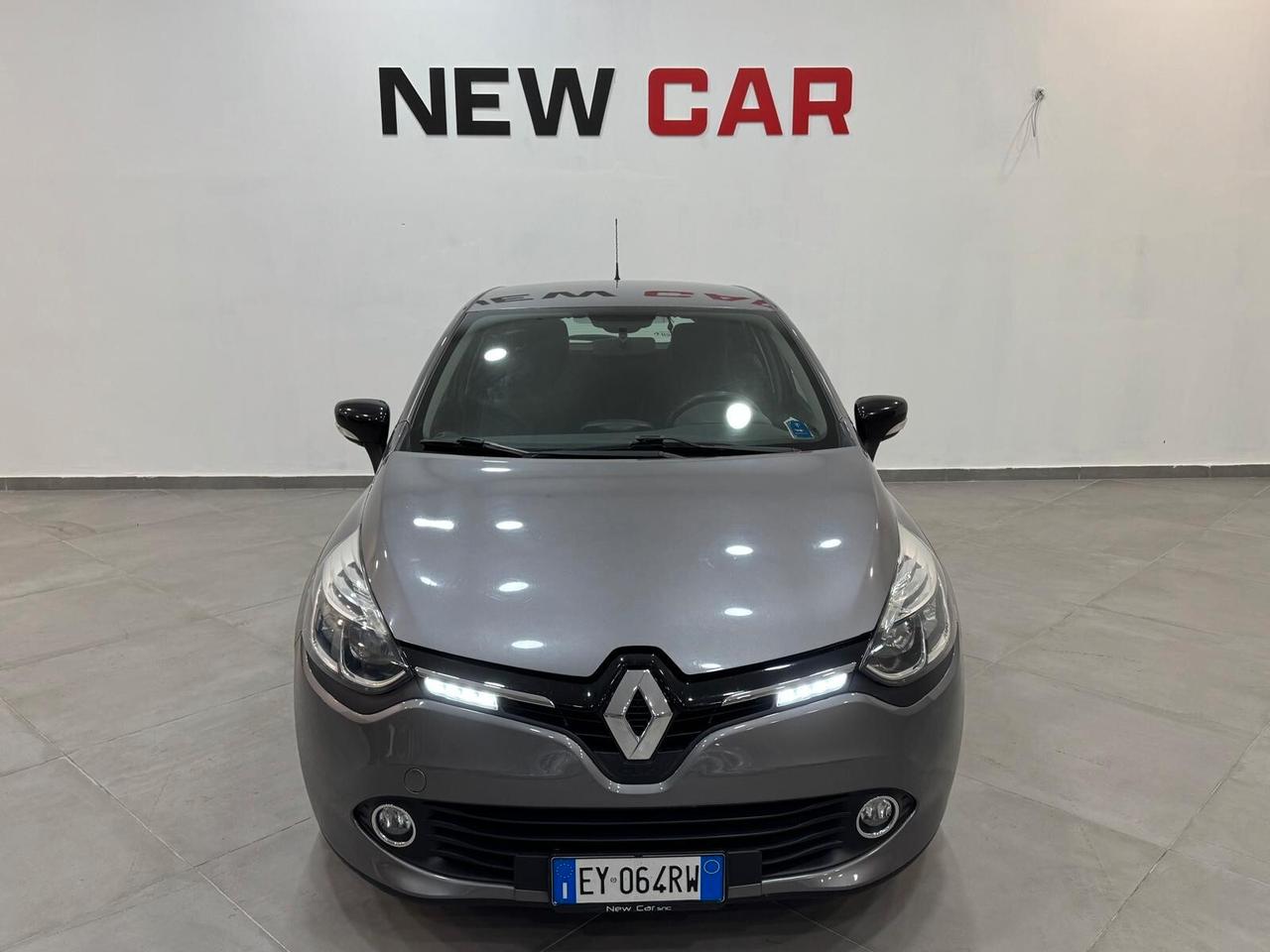 Renault Clio 1.2 73 CV COSTUME NATIONAL