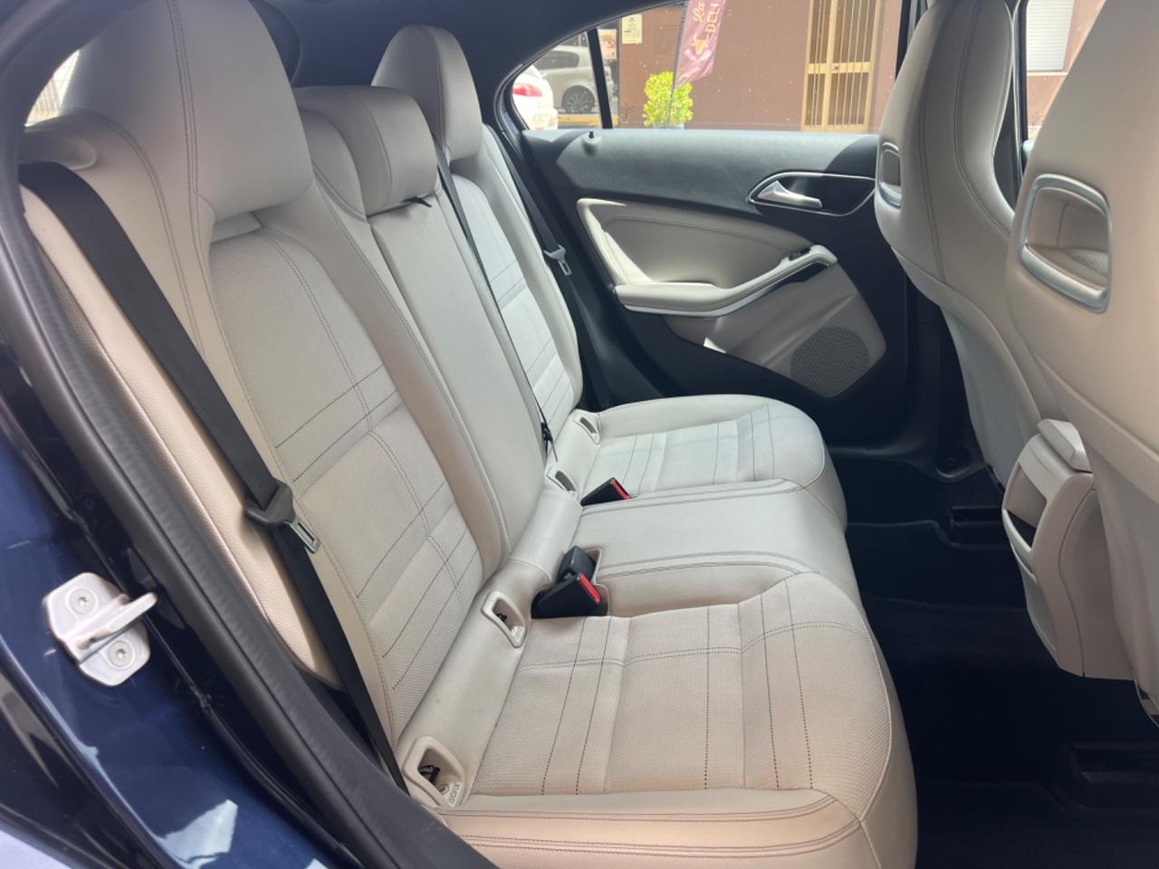 Mercedes-benz A 180 d Premium