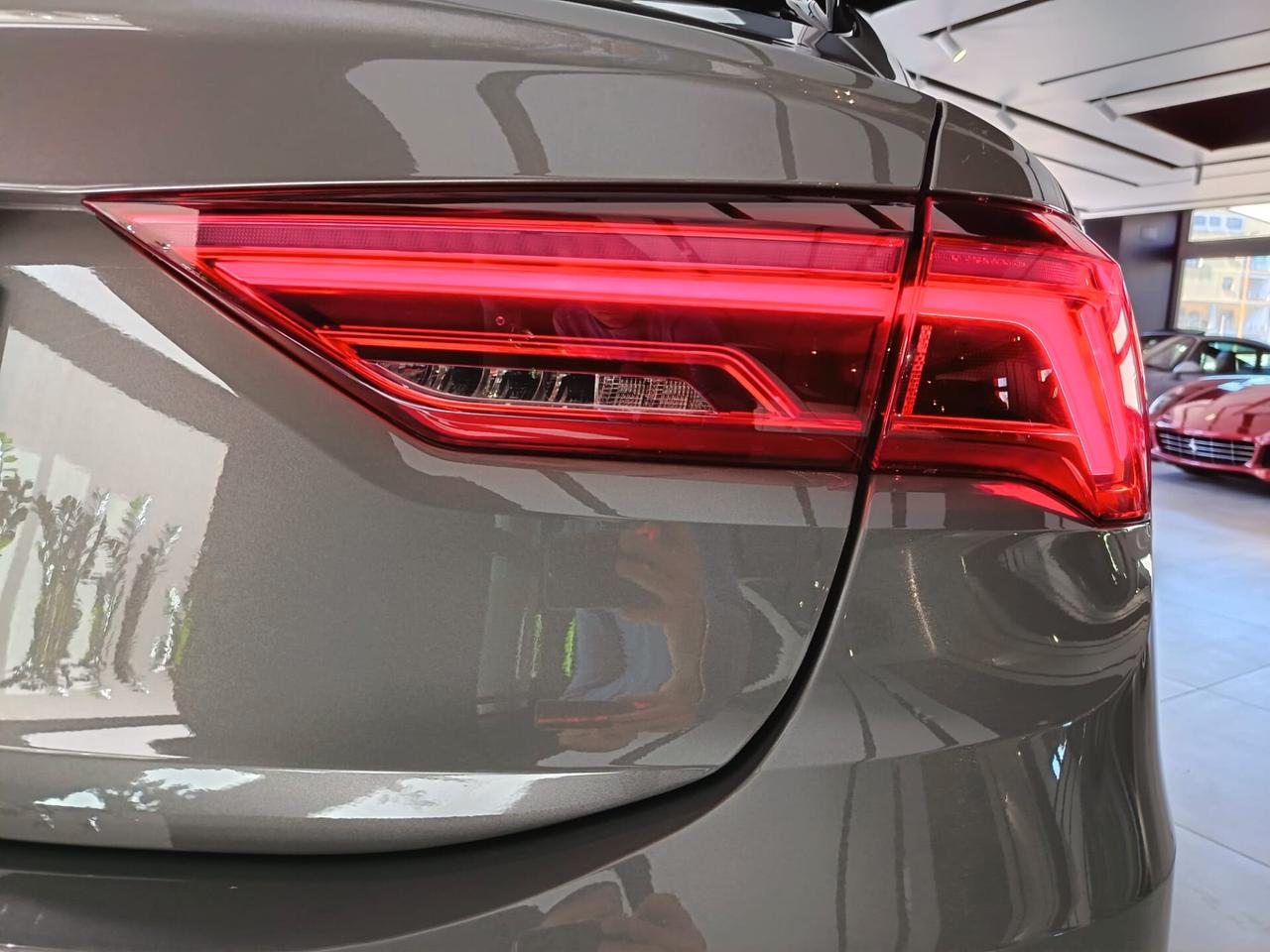 Audi Q3 35 TDI S tronic Business