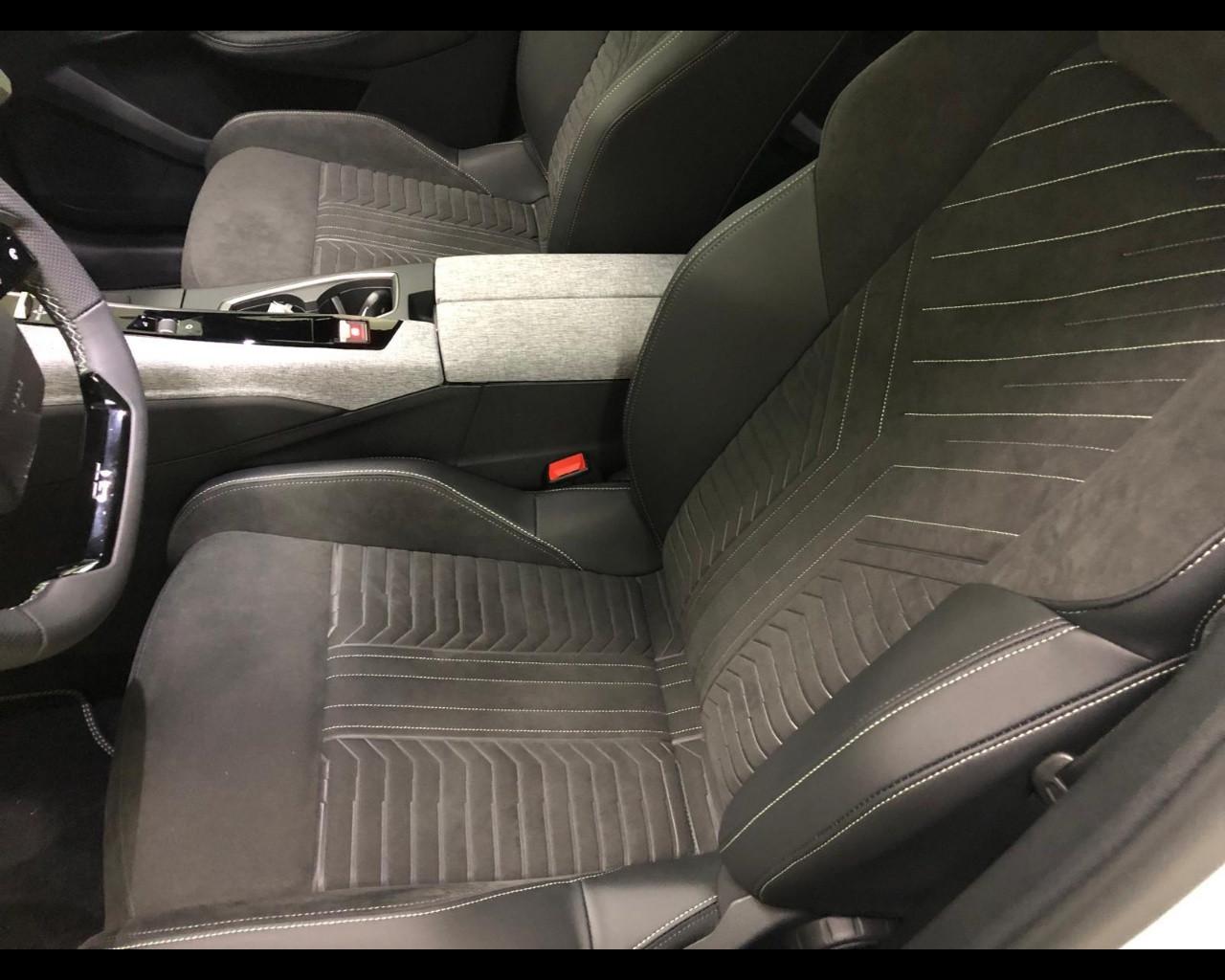 PEUGEOT Nuovo 5008 Hybrid 136 e-DCS6 GT