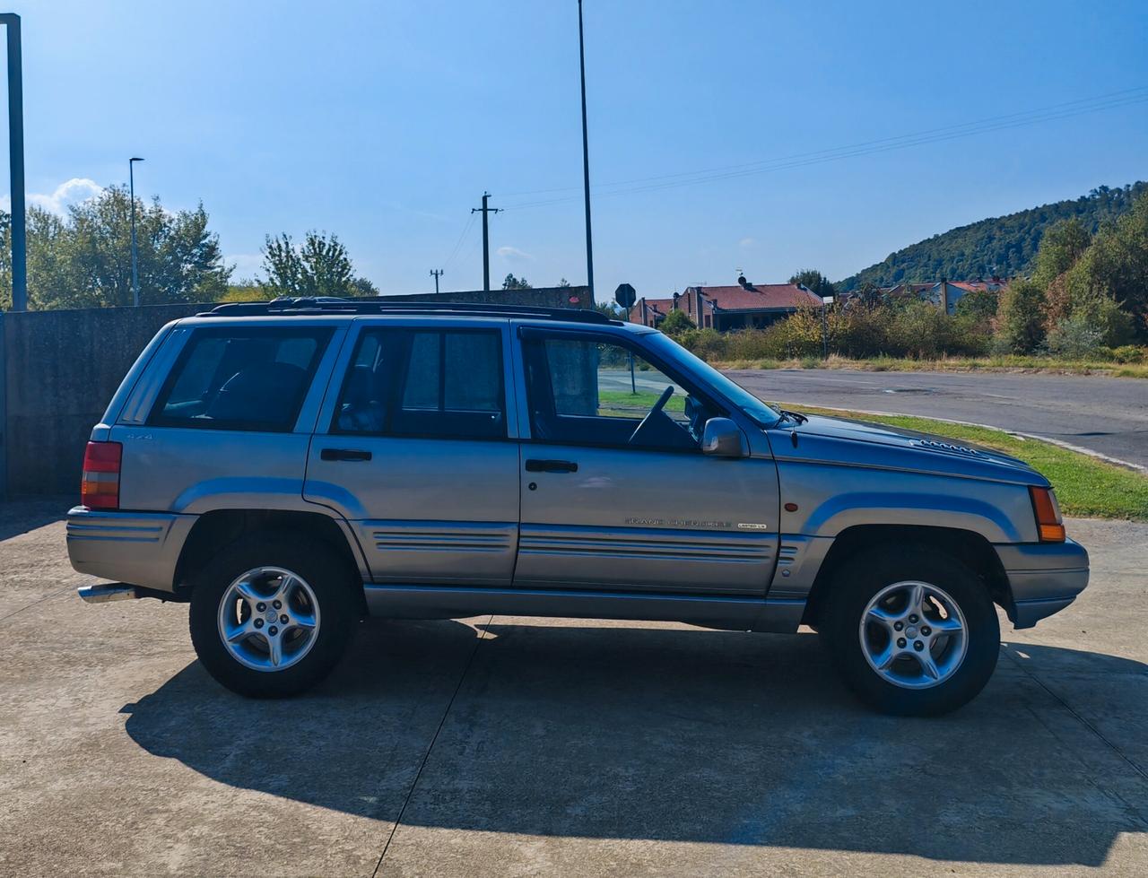 Jeep Grand Cherokee 5.9 4WD Quadra-Trac Limited LX