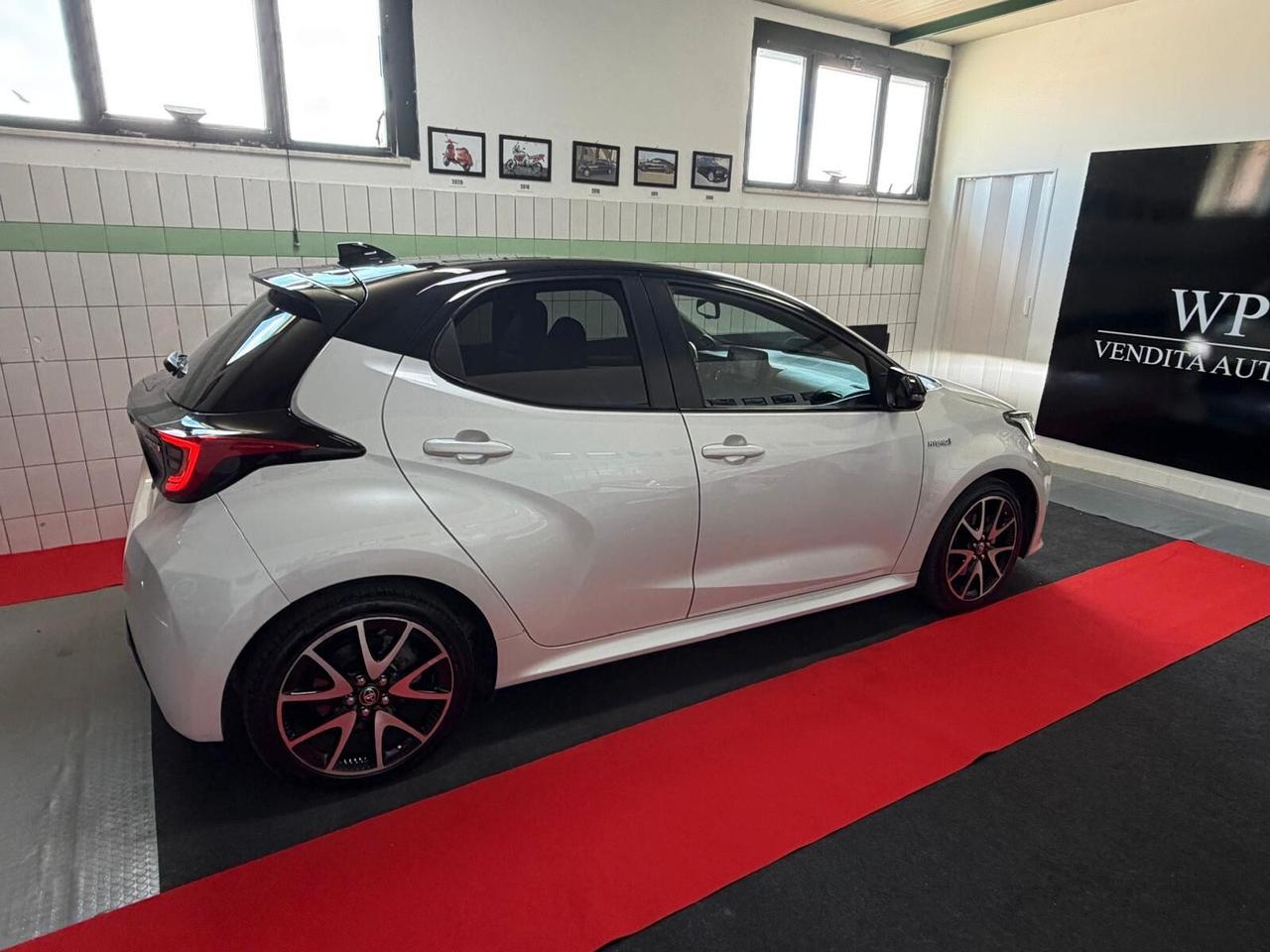 Toyota Yaris 1.5 Hybrid 5 porte Lounge Blue