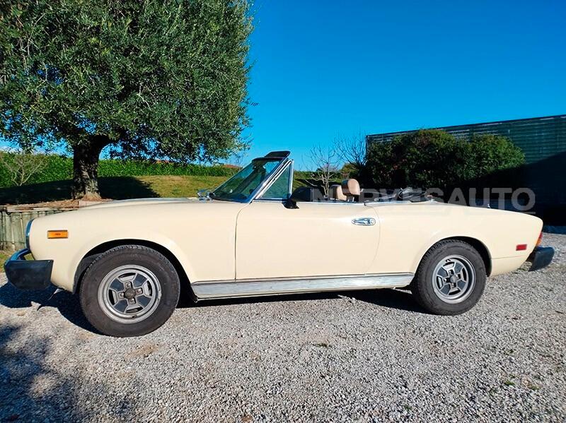 Fiat 124 Spider 2000 i.e. (1980) — Avorio • Interni Biscotto CRS