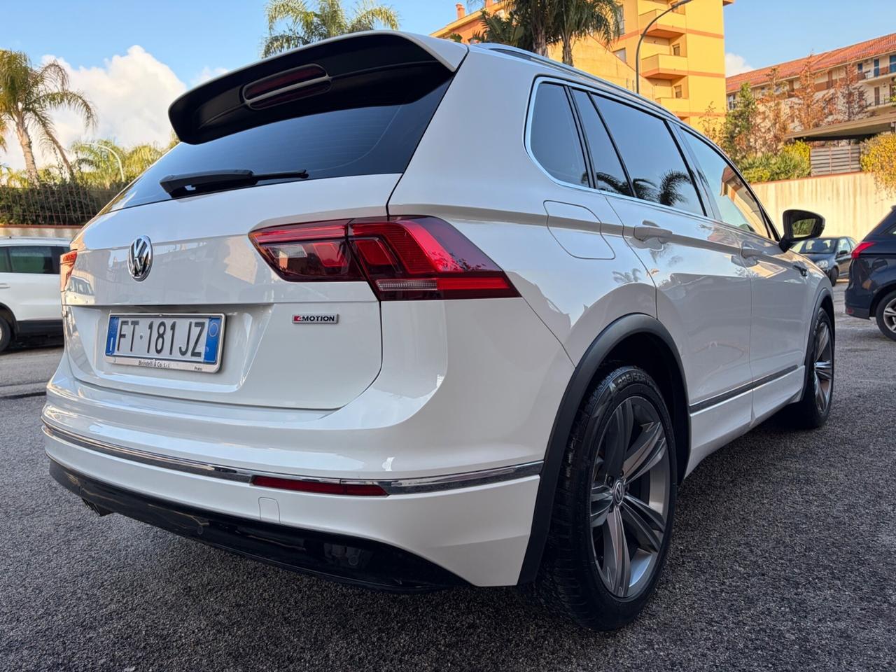 Volkswagen Tiguan 1.6 TDI R-Line strafull !!!