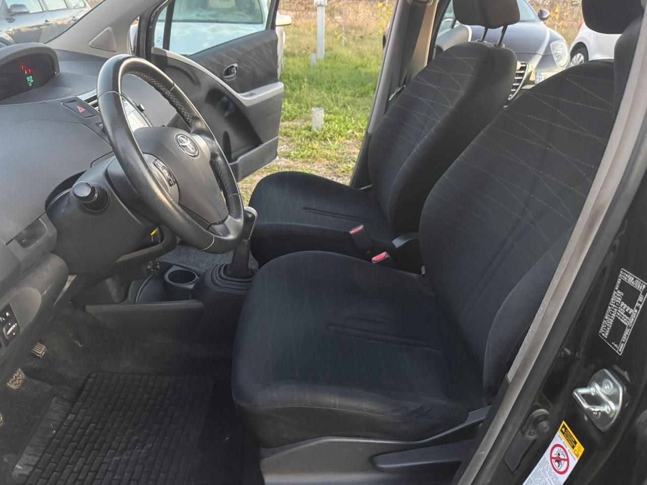 Toyota Yaris 1.0 5 porte SOLAMENTE 129.000 KM