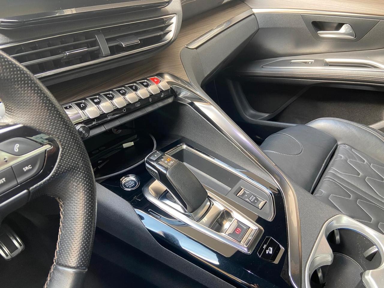 Peugeot 3008 Hybrid4 300 e-EAT8 GT Pack