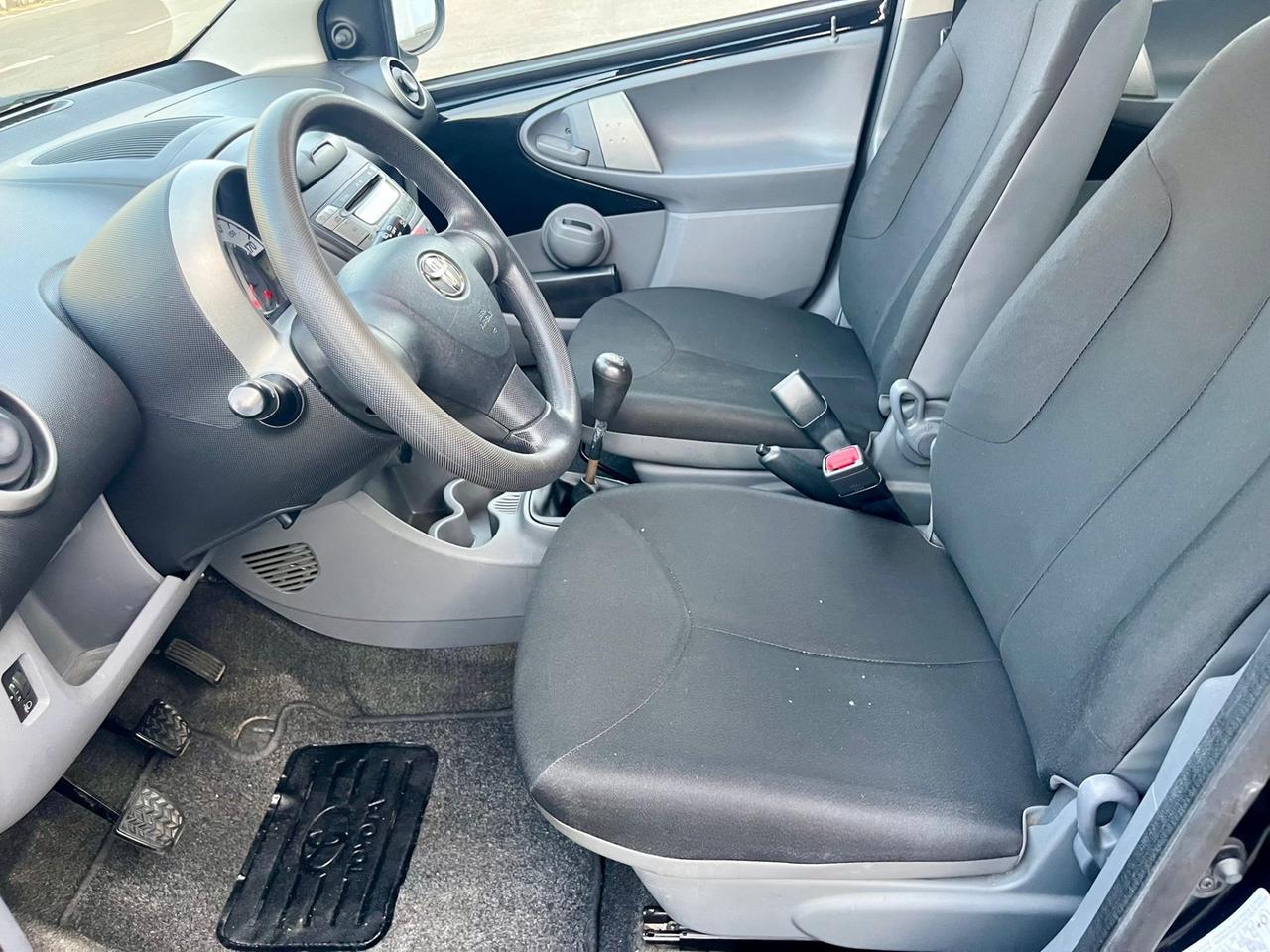 Toyota Aygo 1.0benz 2011 122.000km perfetta per neopatentati