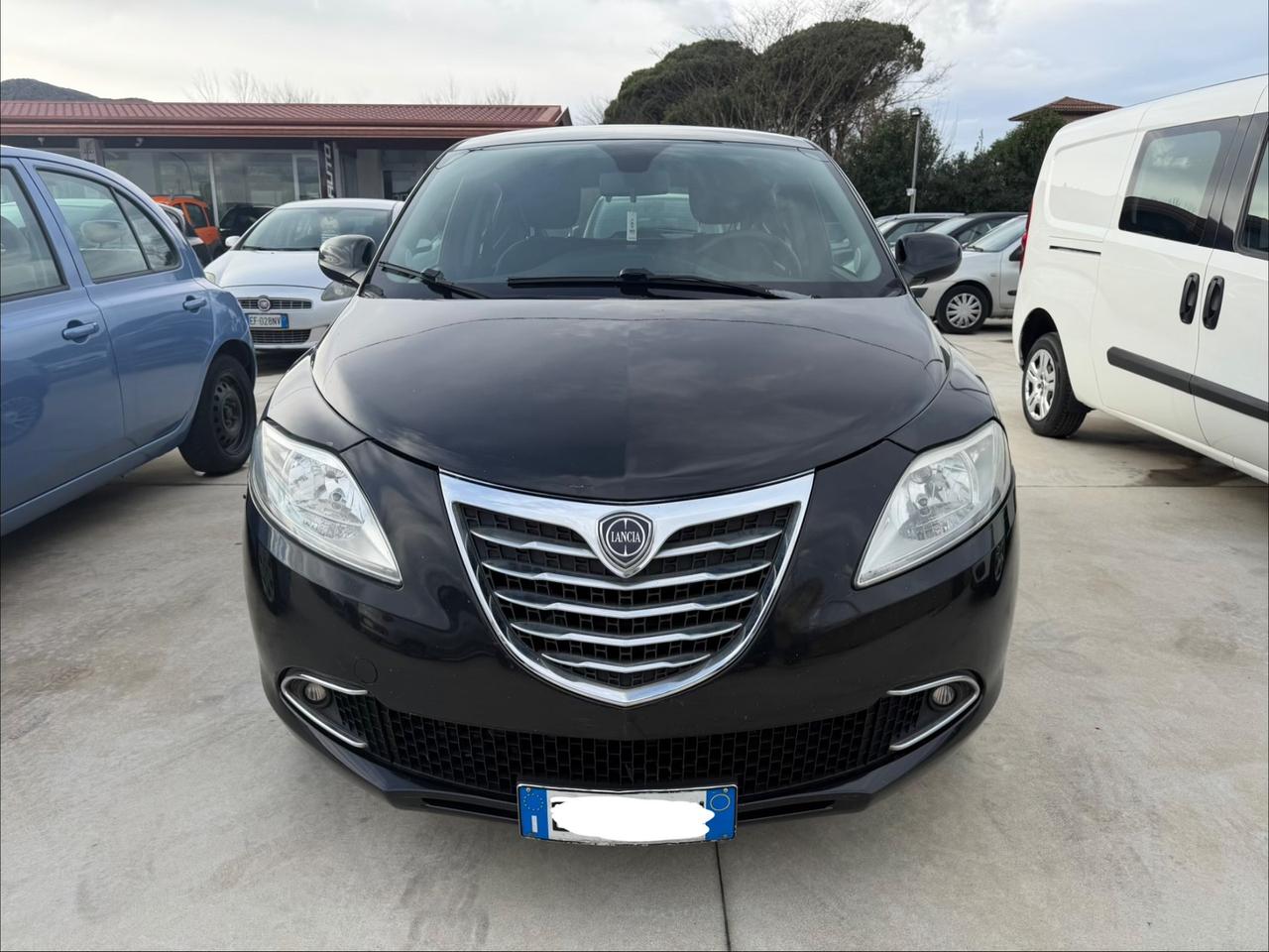 Lancia Ypsilon 0.9 TwinAir 85 CV 5 porte Metano Ecochic Silver