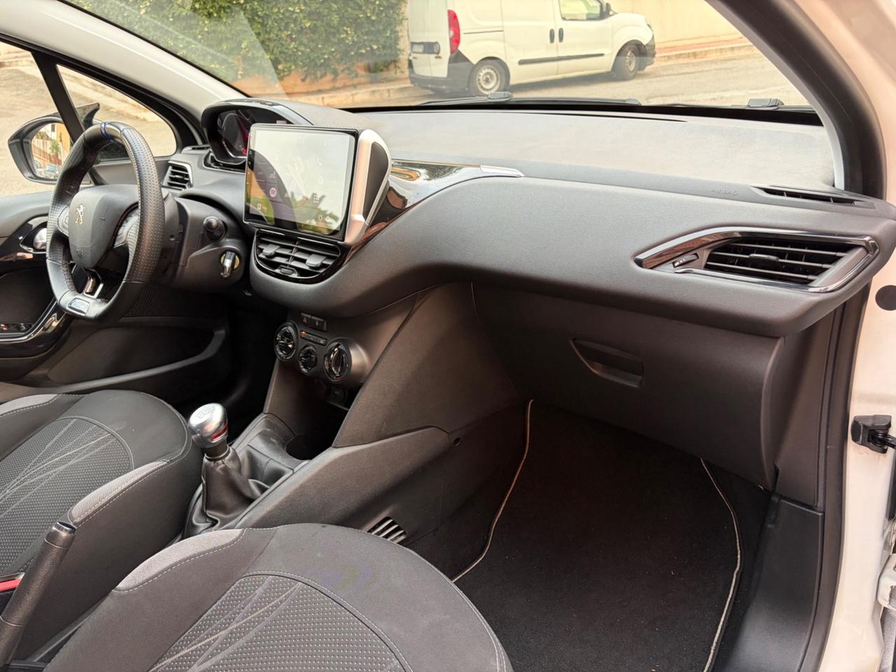 Peugeot 208 1.4 HDi 68 CV strafull
