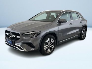 Mercedes GLA 180 180 D Progressive Advanced 8G-DCT