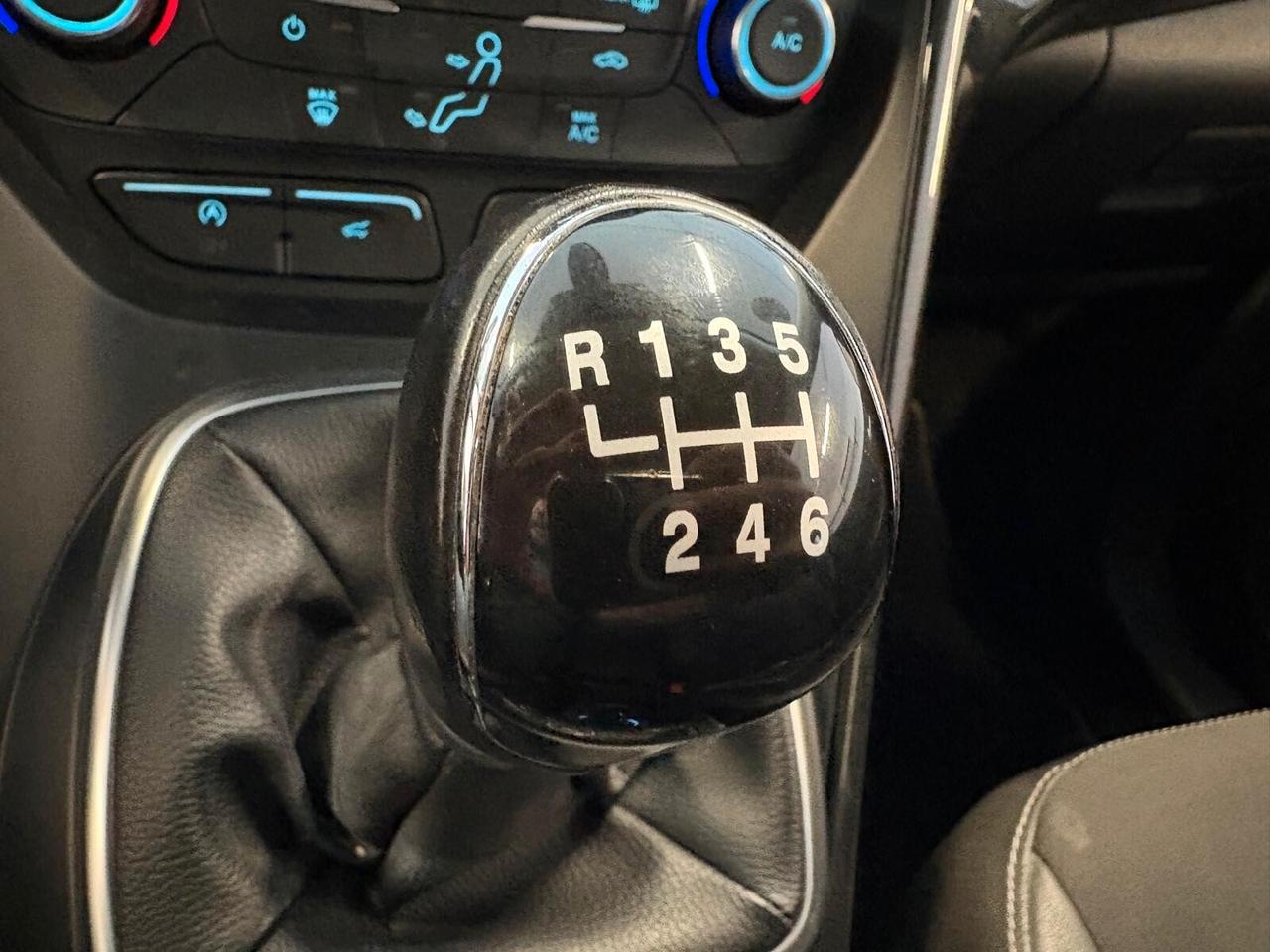 Ford Kuga TITANIUM 1.5 EcoBoost 120 CV 6mt UNICO PR.