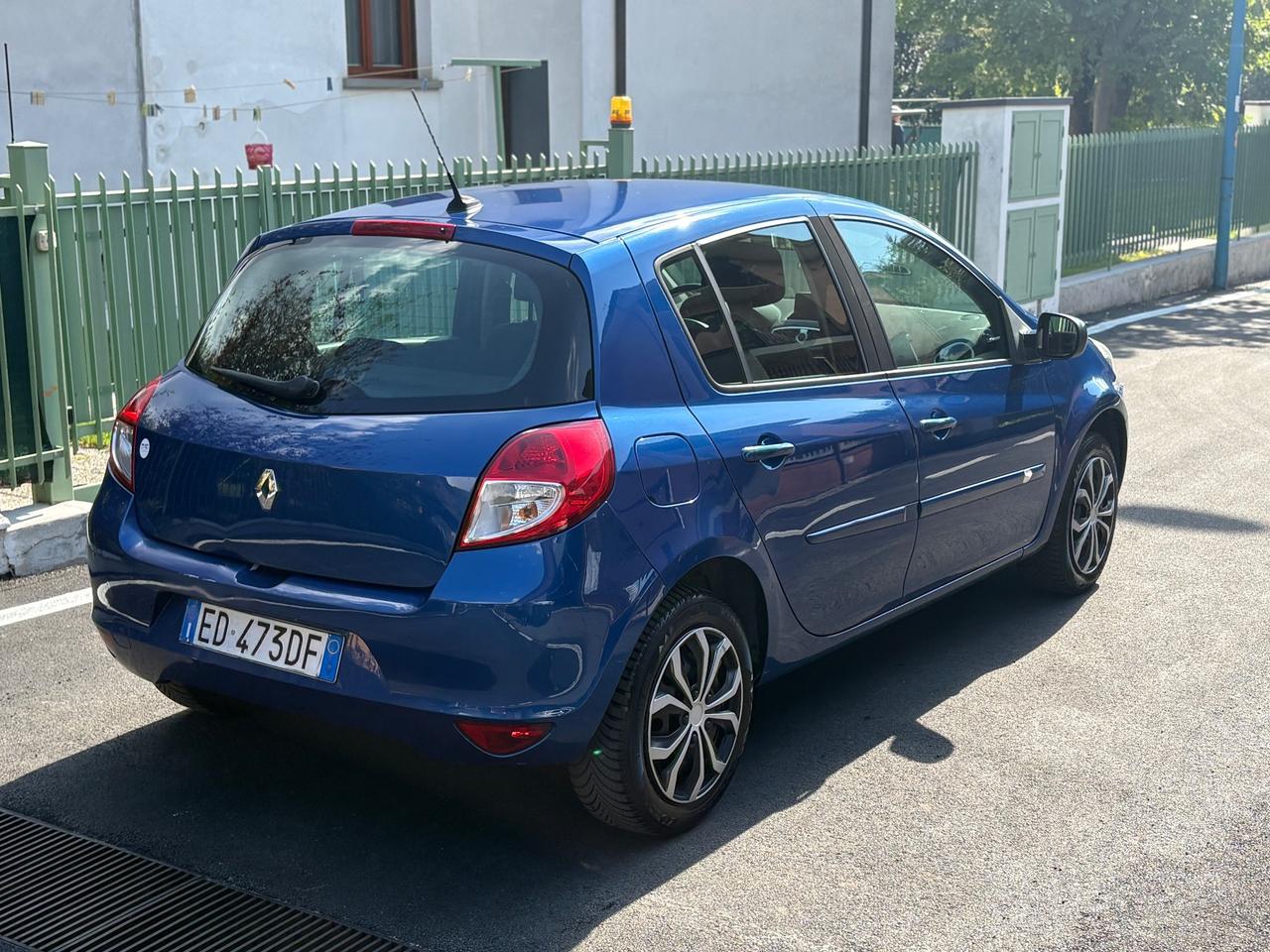Renault Clio 1.2 16V 5 porte Luxe NEOPATENTATI