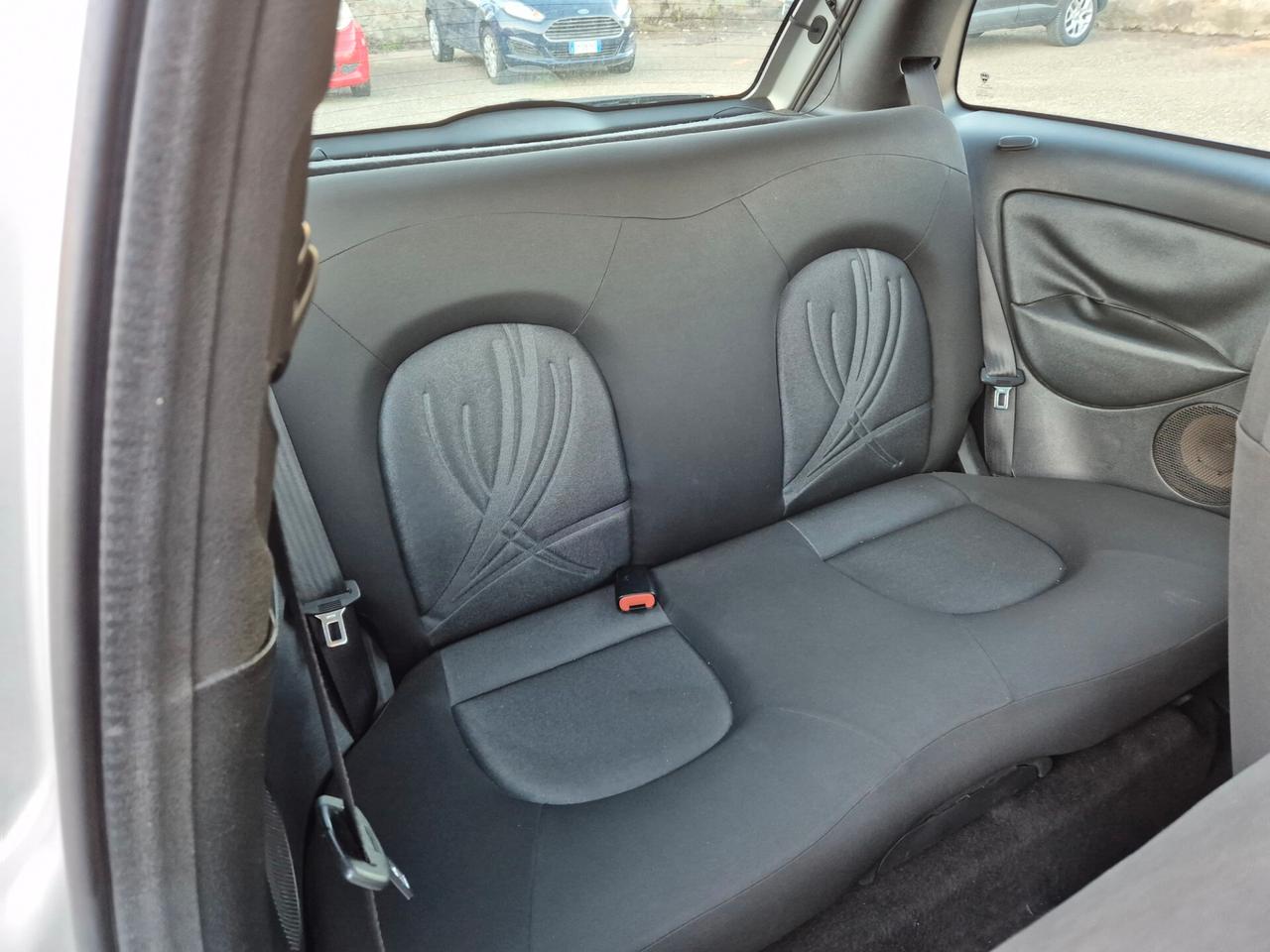 Lancia Ypsilon 1.2 69 CV Unyca