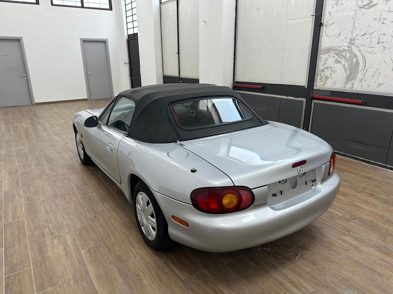 Mazda MX-5 1.6i 16V cat