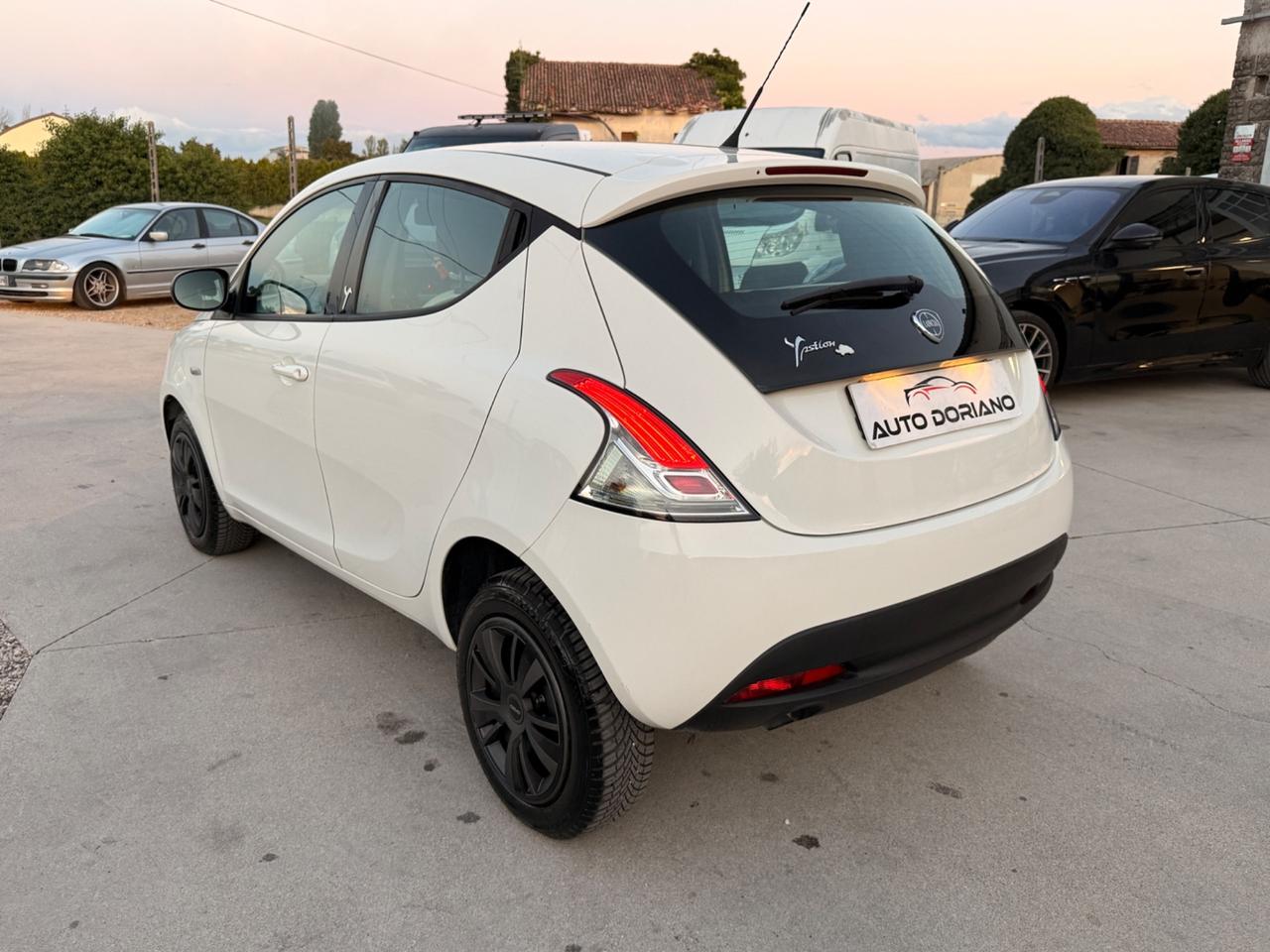 Lancia Ypsilon 0.9 TwinAir 85 CV 5 porte Metano Ecochic Elle
