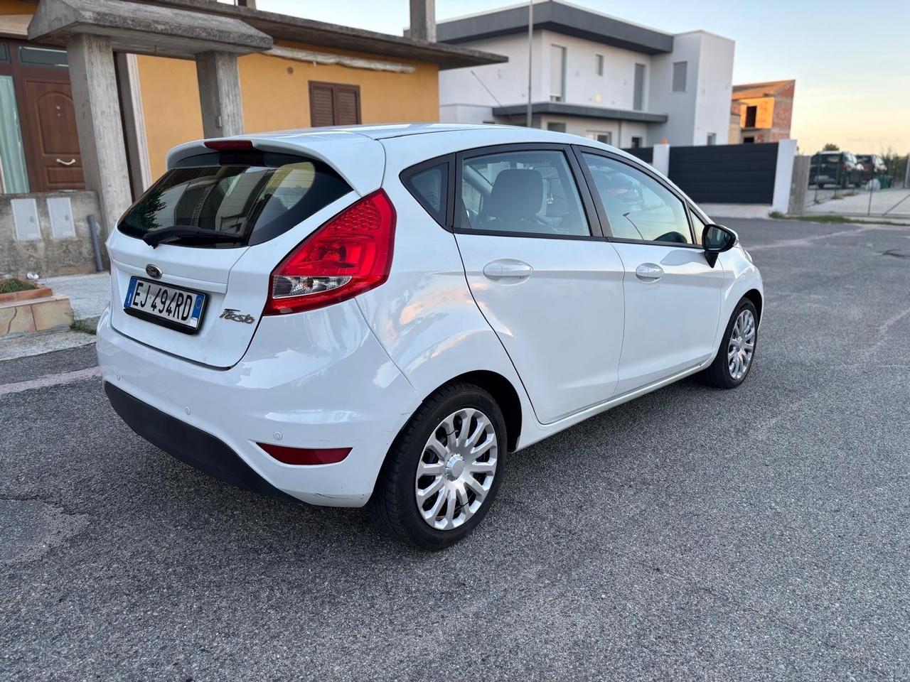 Ford Fiesta 1.4 TDCi 70CV 5 porte Titanium