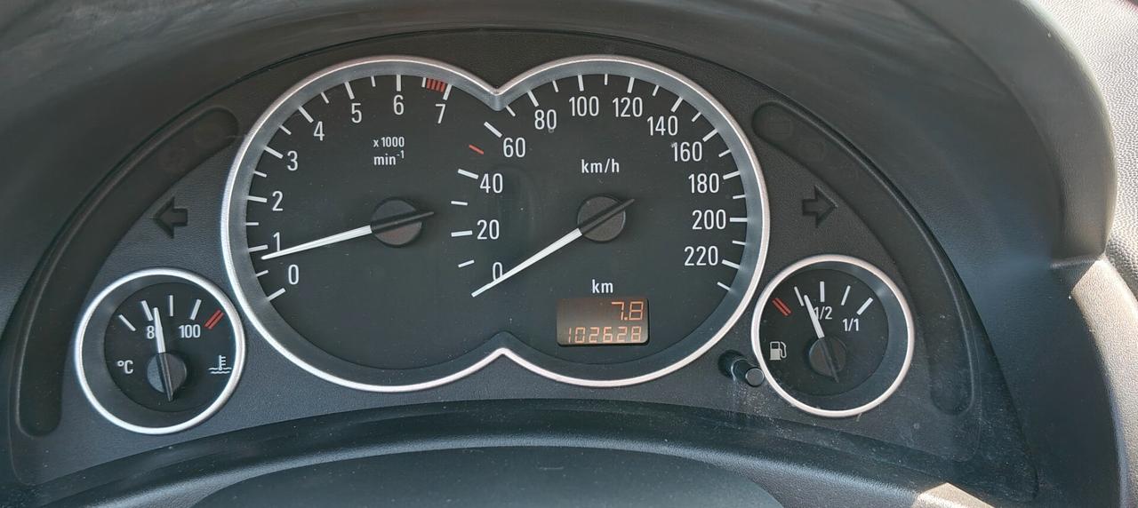 Opel Corsa 1.0 Benzina - Neopatentati